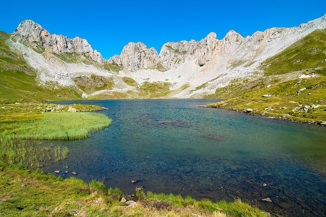 Ibon de Acherito  Valle de Hecho  Pirineos  Huesca