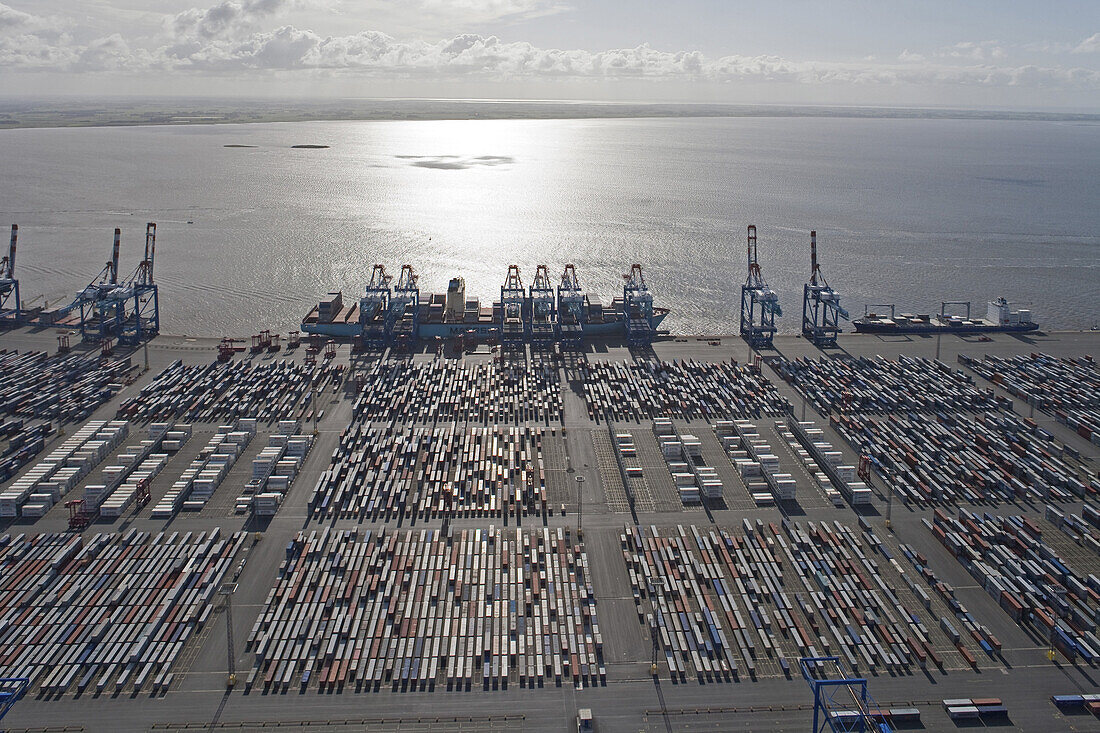 Luftbild Bremerhaven, Containerhafen, Container und Verladekräne im Gegenlicht, Niedersachsen, Deutschland