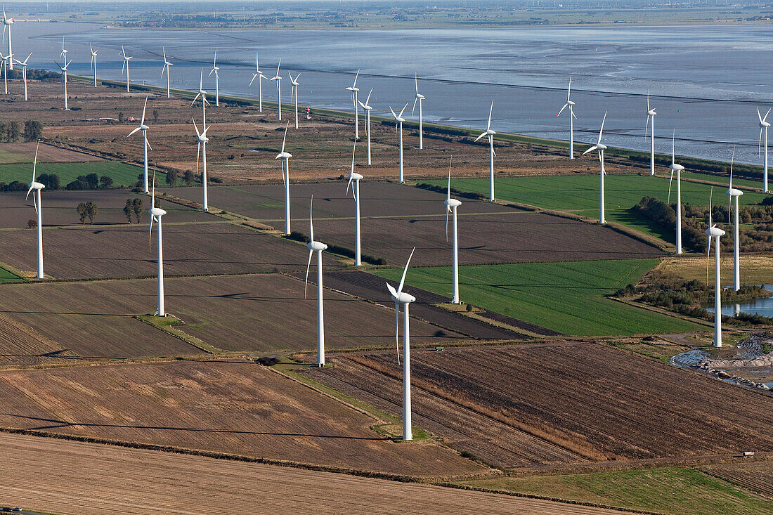 Luftaufnahme Windpark an der Emsmündung, Nordseeküste, Niedersachsen, Deutschland