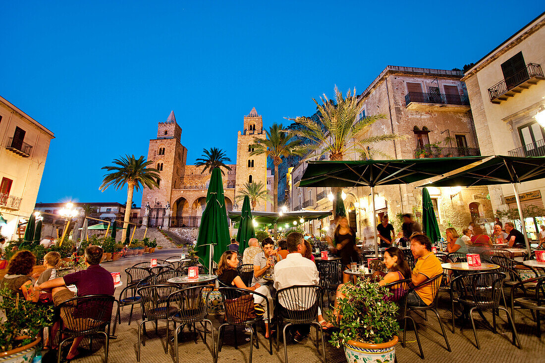 Abendstimmung am Domplatz, Dom, Cefalù, Palermo, Sizilien, Italien