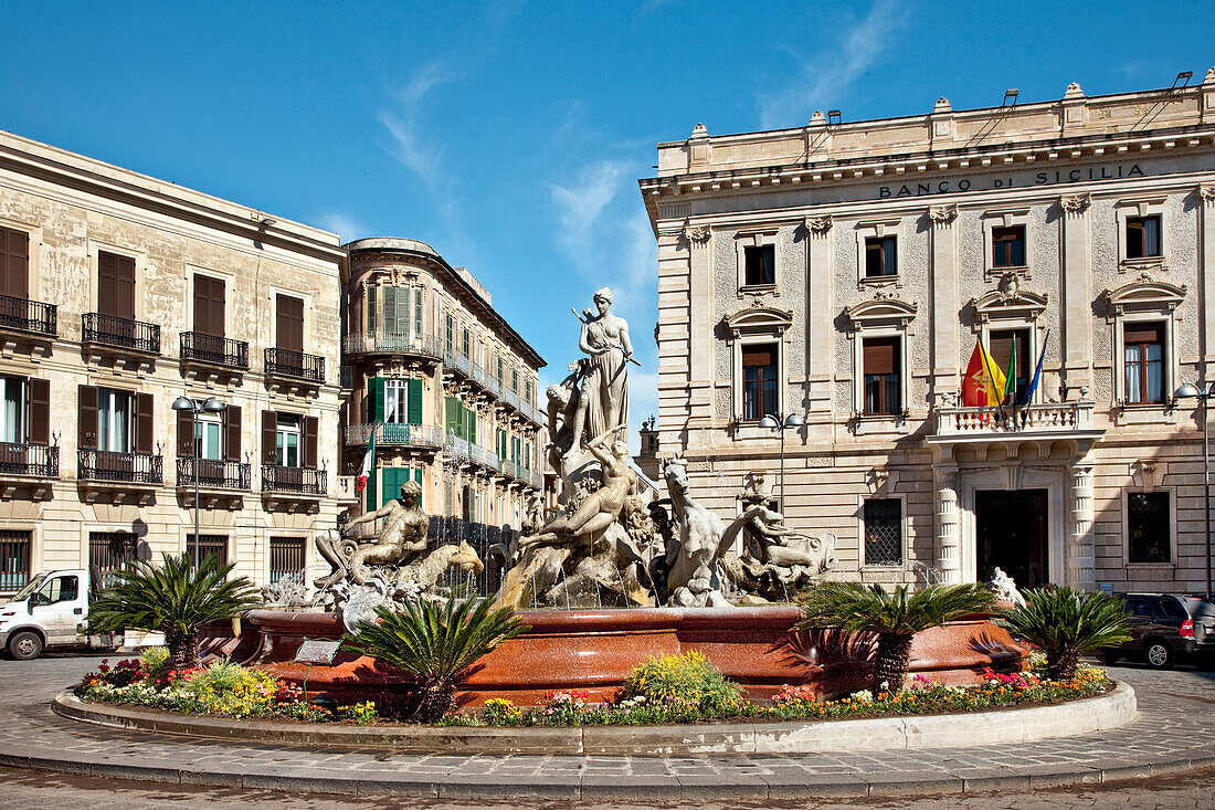 Artemide fountain, Fontana di Artemide, Ortigia, Syracuse, Sicily, Italy