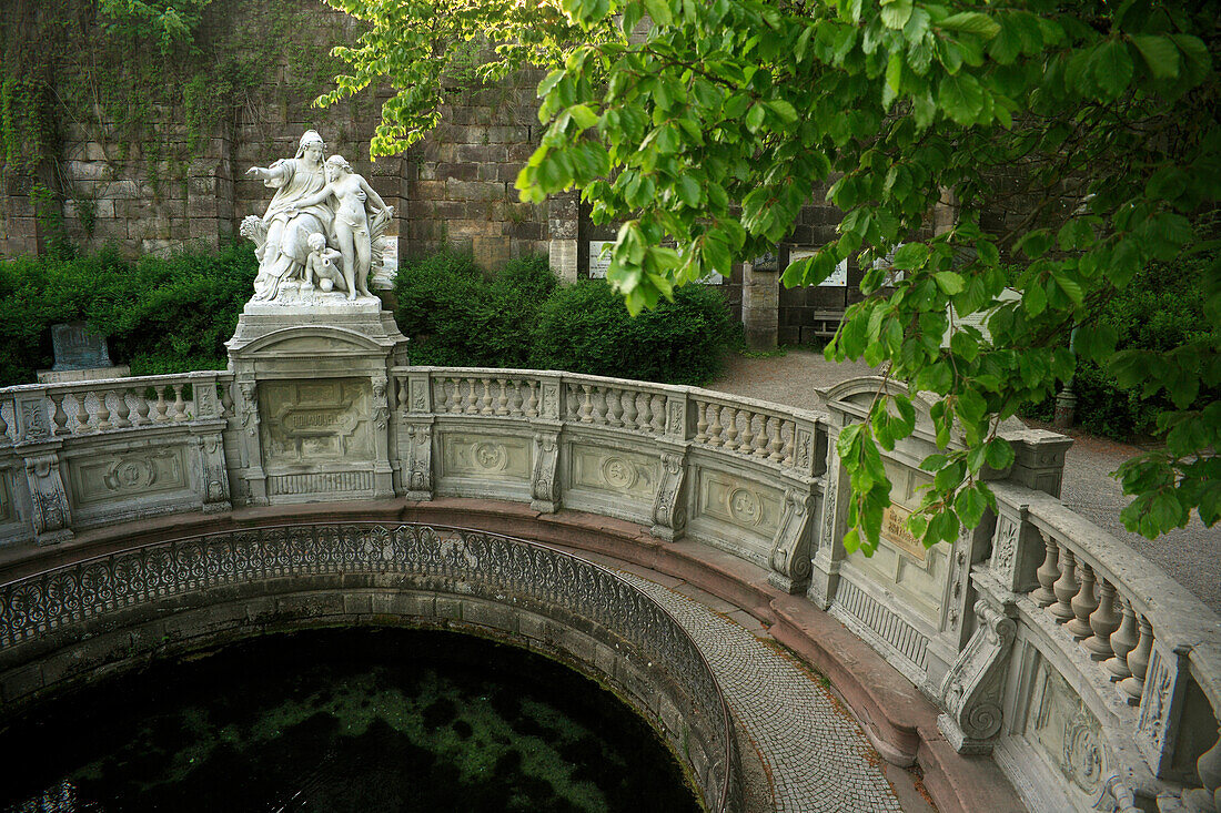 Figurengruppe an der Donauquelle am Fürstlich Fürstenbergischen Schloss, Donaueschingen, Südlicher Schwarzwald, Donau, Baden-Württemberg, Deutschland