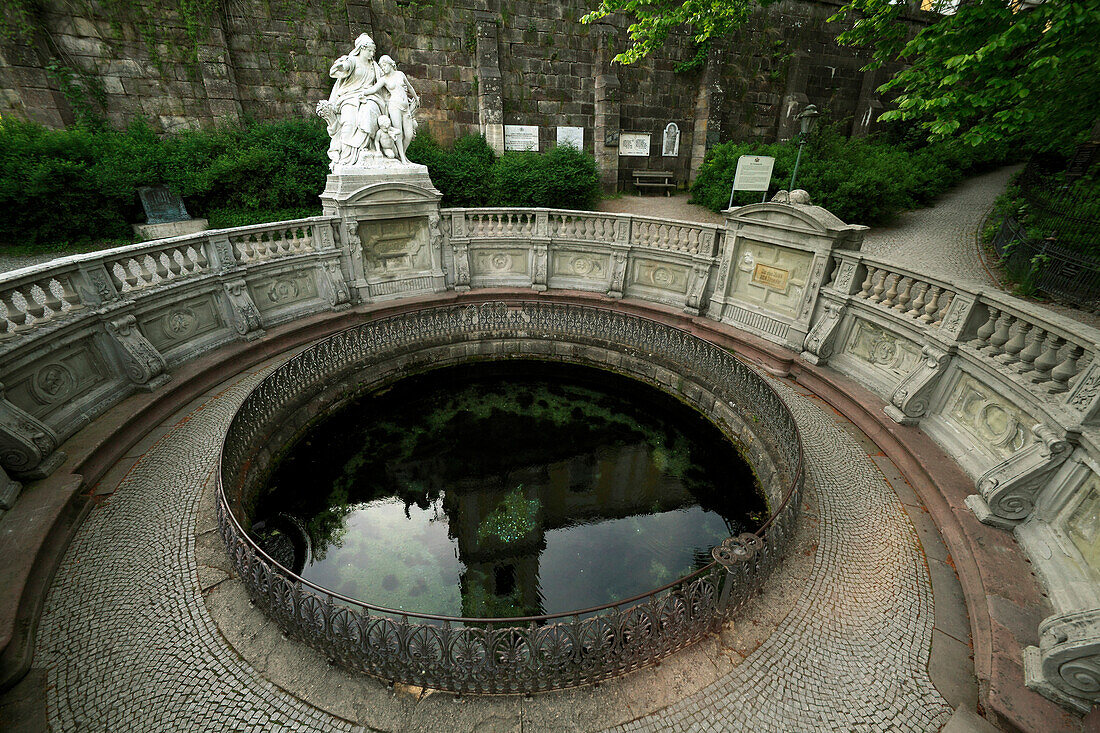 Figurengruppe an der Donauquelle am fürstlich Fürstenbergischen Schloss, Donaueschingen, Südlicher Schwarzwald, Donau, Baden-Württemberg, Deutschland