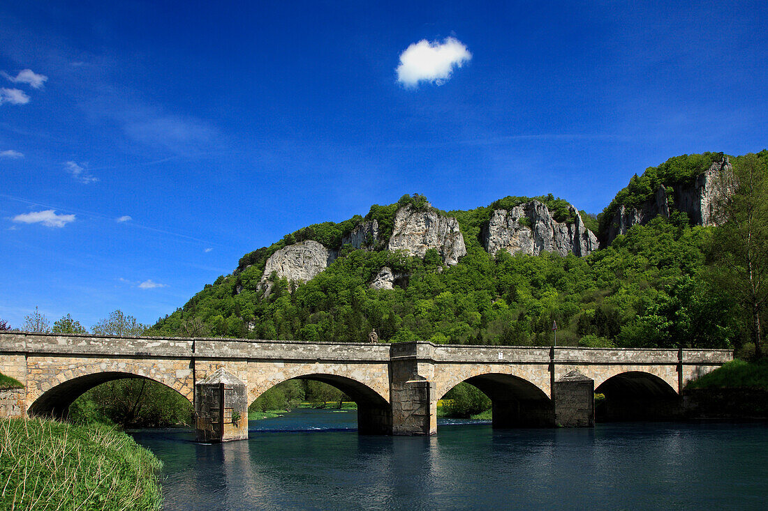 Donaubrücke bei Hausen, Naturpark Obere Donau, Schwäbische Alb, Baden-Württemberg, Deutschland