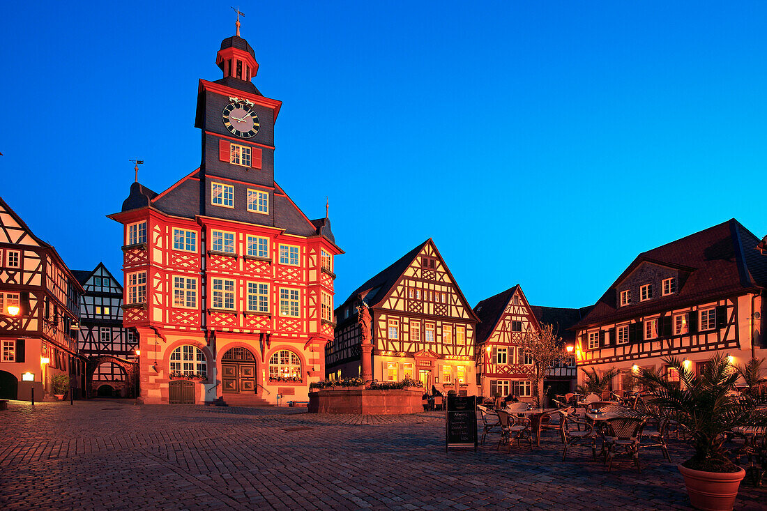 Illuminated market square with town hall and market fountain, Heppenheim, Hessische Bergstrasse, Hesse, Germany