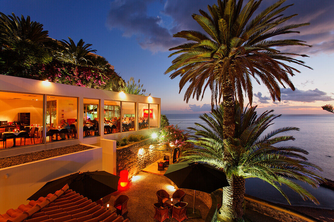 Restaurant des Hotel Ponta do Sol im Abendlicht, Ponta do Sol, Madeira, Portugal