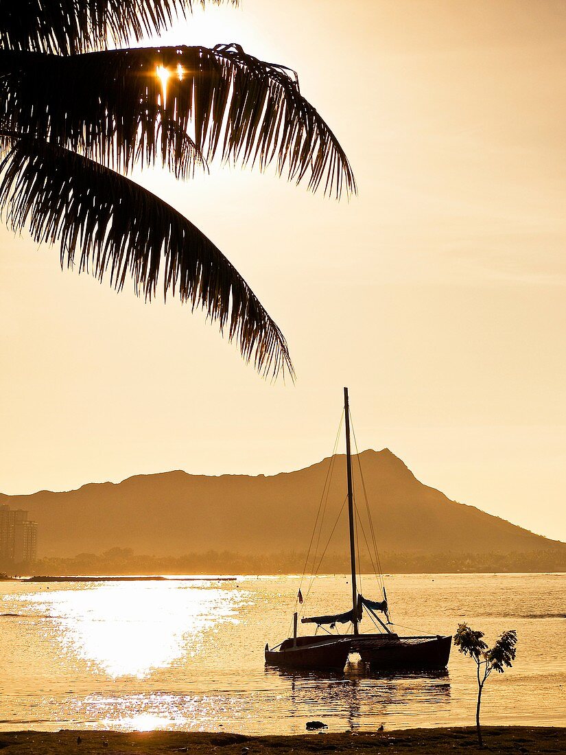 Diamond Head at Sunrise  Waikiki Beach  Honolulu  Hawaii  United States