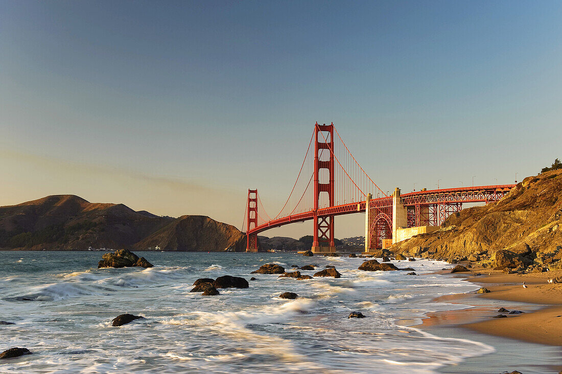 Usa, California, San Francisco, Baker´s Beach and Golden Gate Bridge