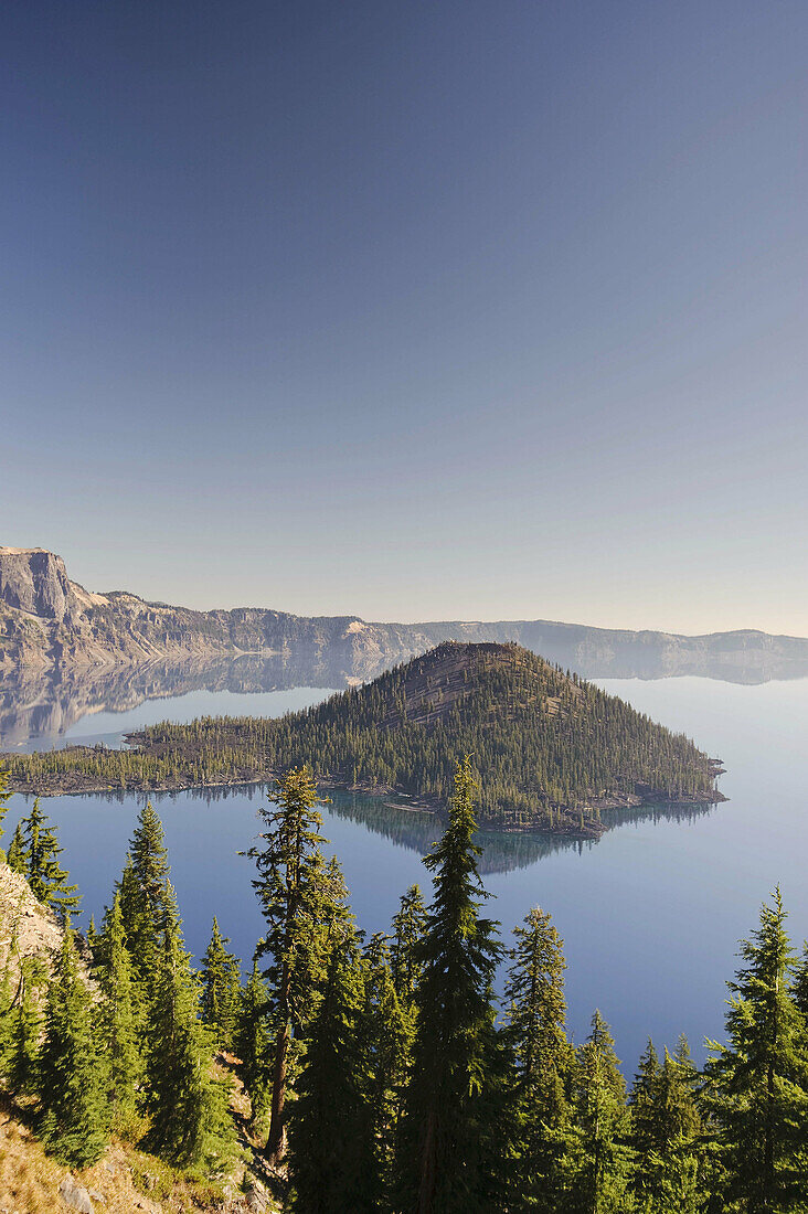 USA, Oregon, Crater Lake National Park, Crater Lake and Wizard Island