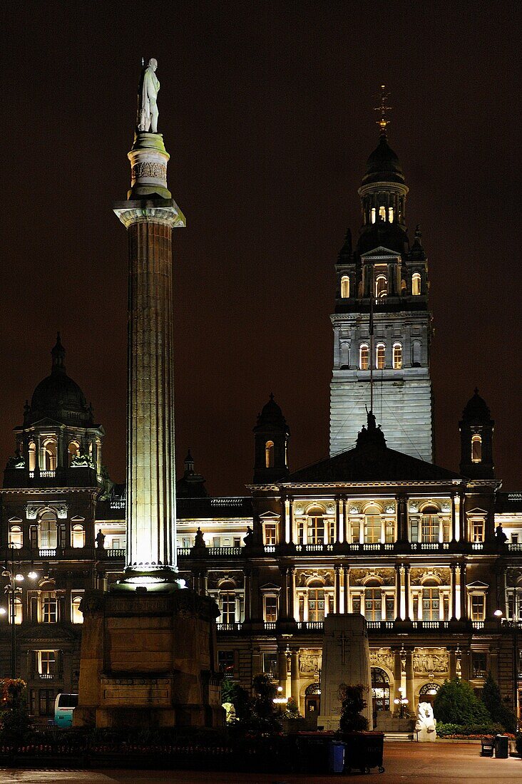 Great Britain, Scotland, Glasgow, George square, Column of Sir Walter Scott and City Chambers