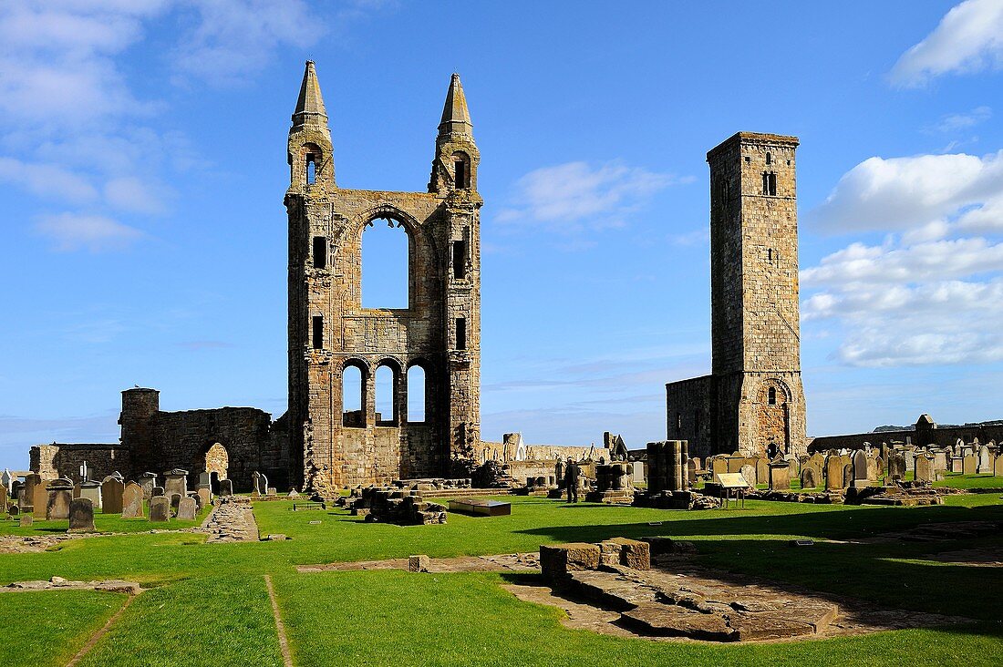 Great Britain, Scotland, St Andrews, The ruins of the cathedral and tower of St Regulus