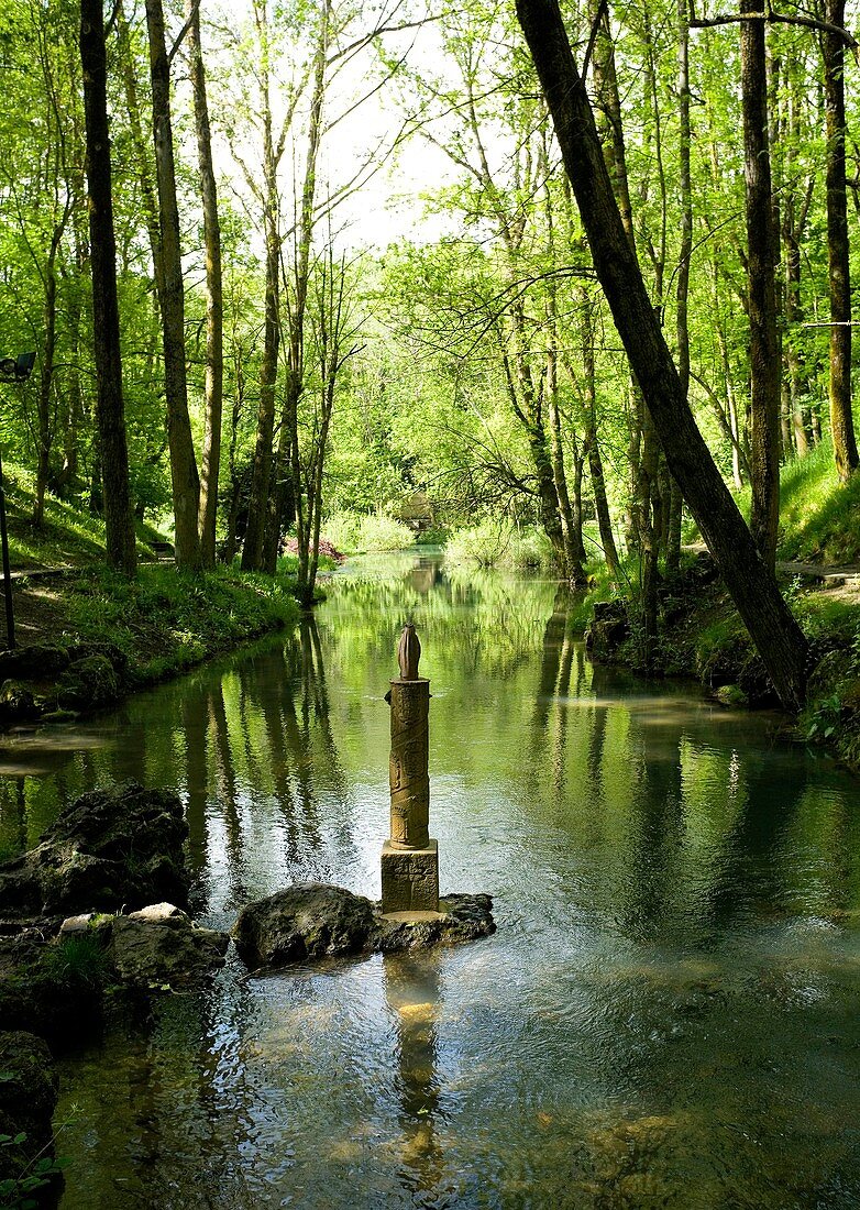 Nacimiento del Ebro en Fontibre  Cantabria
