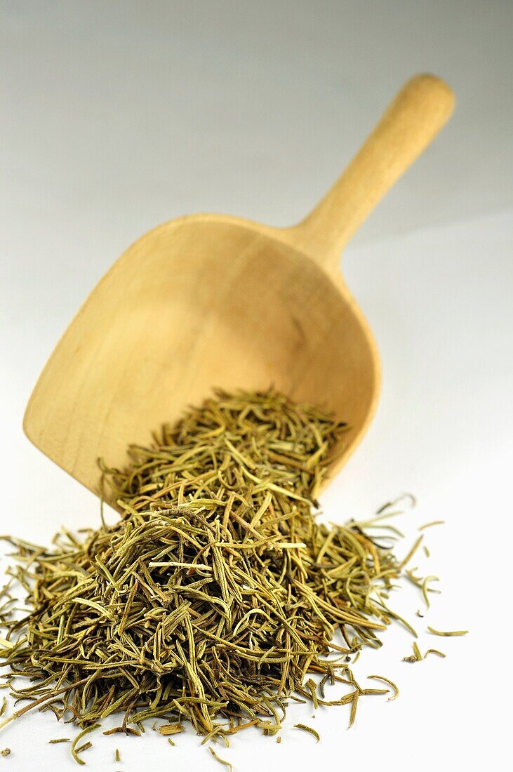 Dried thyme leaves