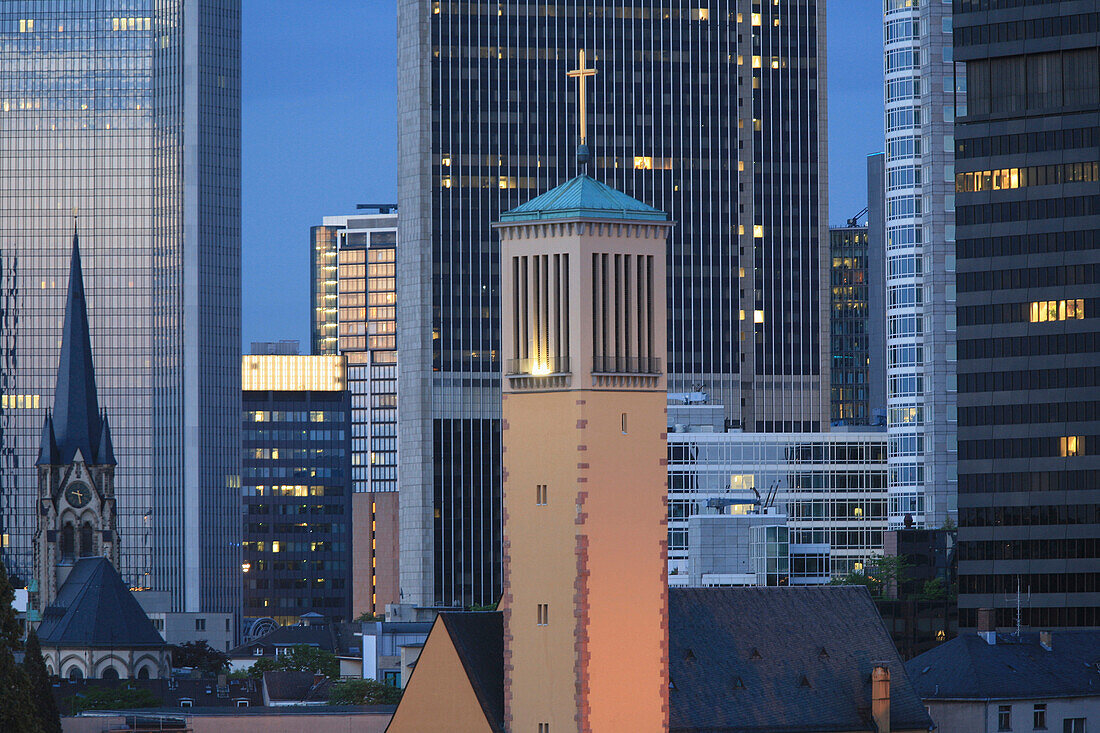 Antoniuskirche, Matthäuskirche, Westend, Bankenviertel, Frankfurt am Main, Hessen, Deutschland