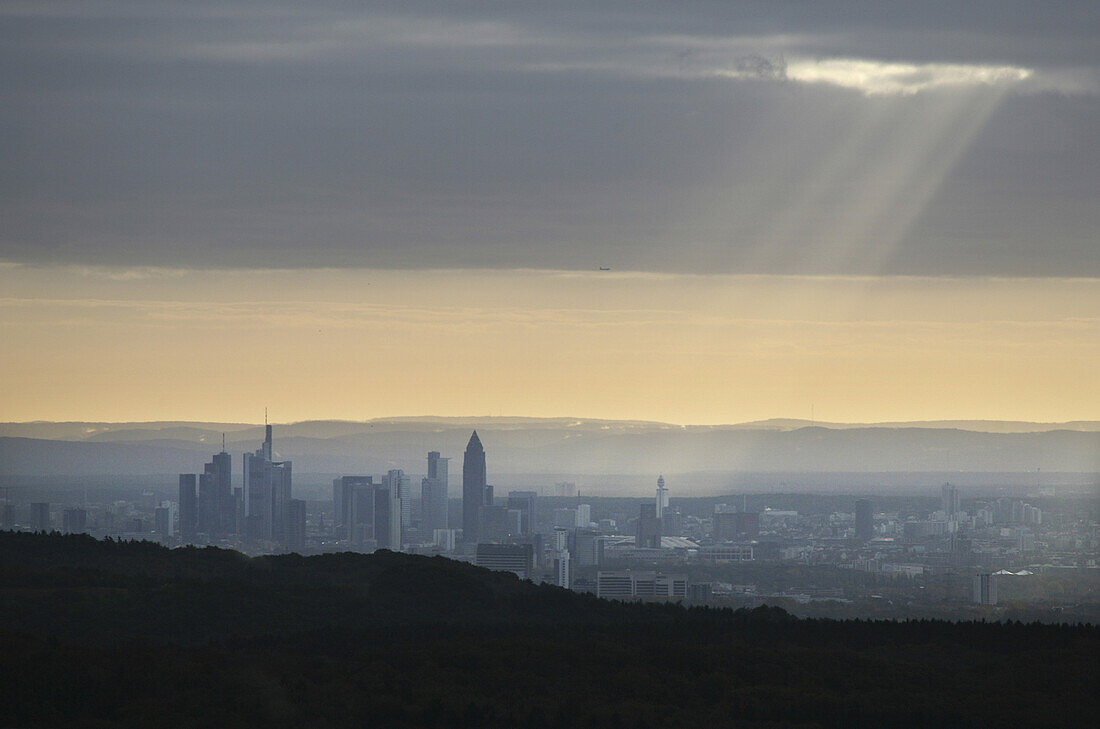 Blick auf die Skyline vom Taunus, Frankfurt am Main, Hessen, Deutschland