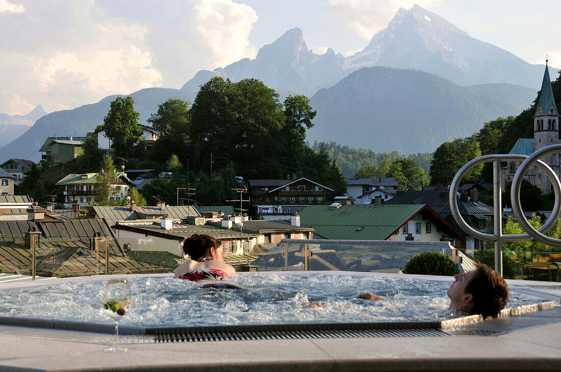Whirlpool mit Watzmann im Hintergrund, Hotel Edelweiß, Berchtesgaden, Berchtesgadener Land, Oberbayern, Bayern, Deutschland