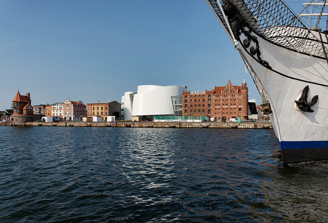 Sailor and Port Authority, Ozeaneum and warehouse building, Hanseatic city of Stralsund, Mecklenburg-Vorpommern, Germany