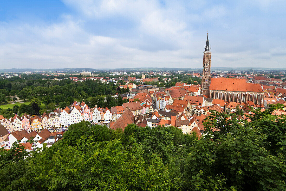 Blick auf Altstadt mit St. Martinskirche, Landshut, Niederbayern, Bayern, Deutschland
