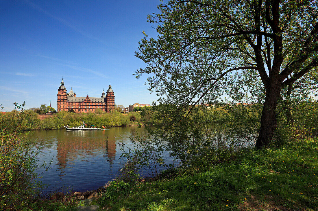 View over Main river to Johannisburg castle, Aschaffenburg, Main river, Odenwald, Spessart, Franconia, Bavaria, Germany