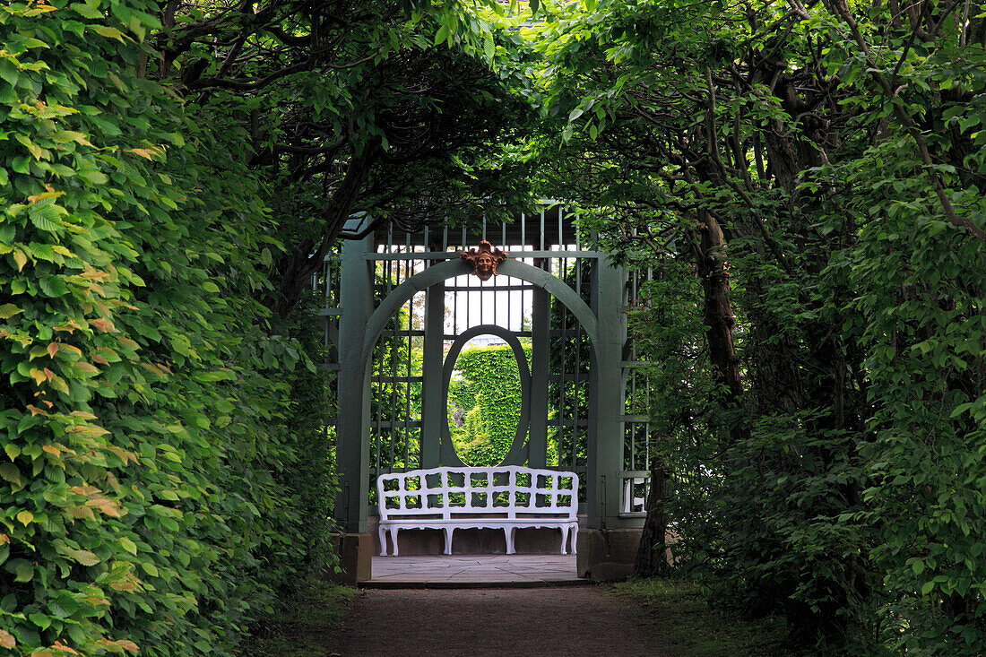 Laube im Rokokogarten, Residenzschloss Veitshöchheim, Main, Mainfranken, Franken, Bayern, Deutschland