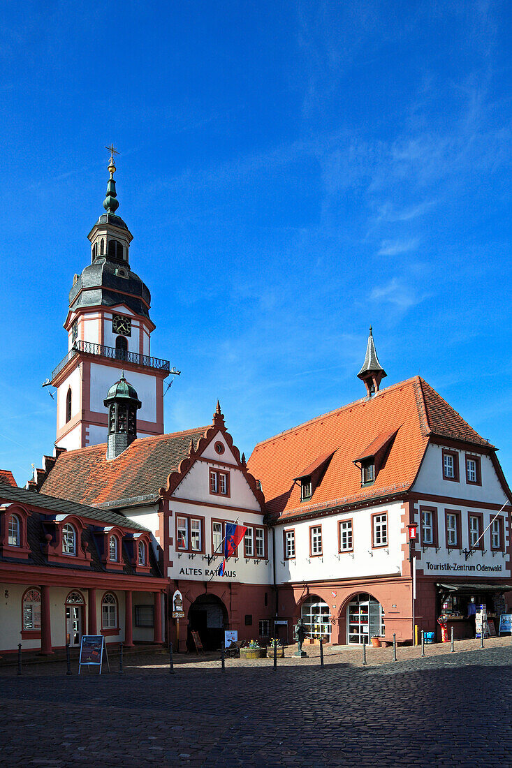 Altes Rathaus und Stadtkirche, Erbach, Odenwald, Hessen, Deutschland