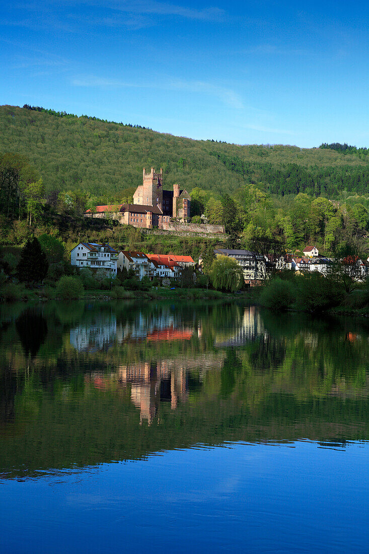 View over Neckar river to Mittelburg castle, Neckarsteinach, Neckar, Baden-Württemberg, Germany