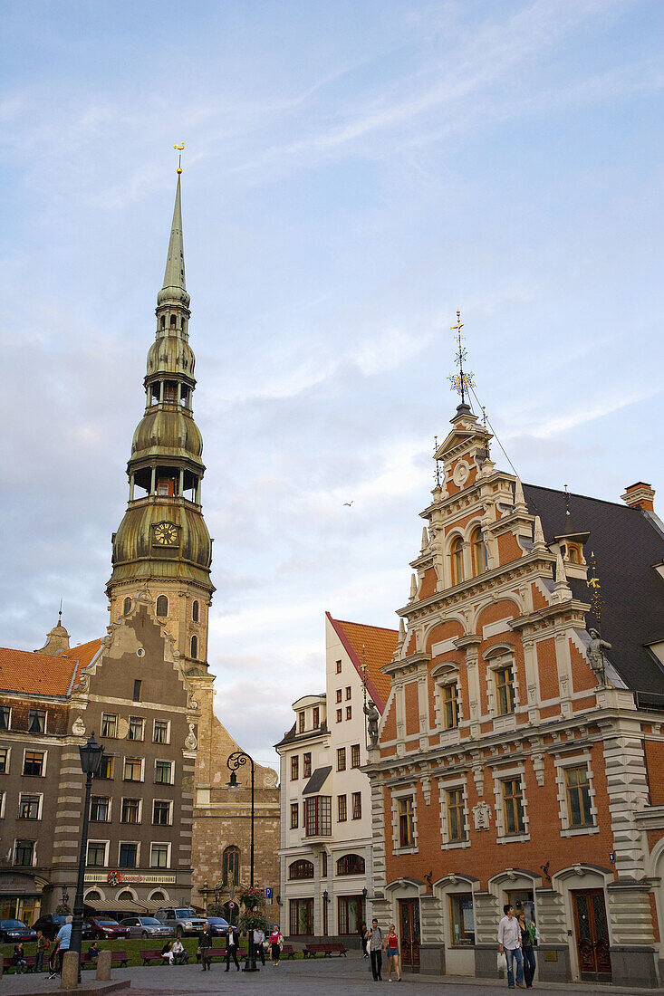 St. Peter´s Church and House of the Blackheads in Town Hall Square, old town, Riga, Latvia