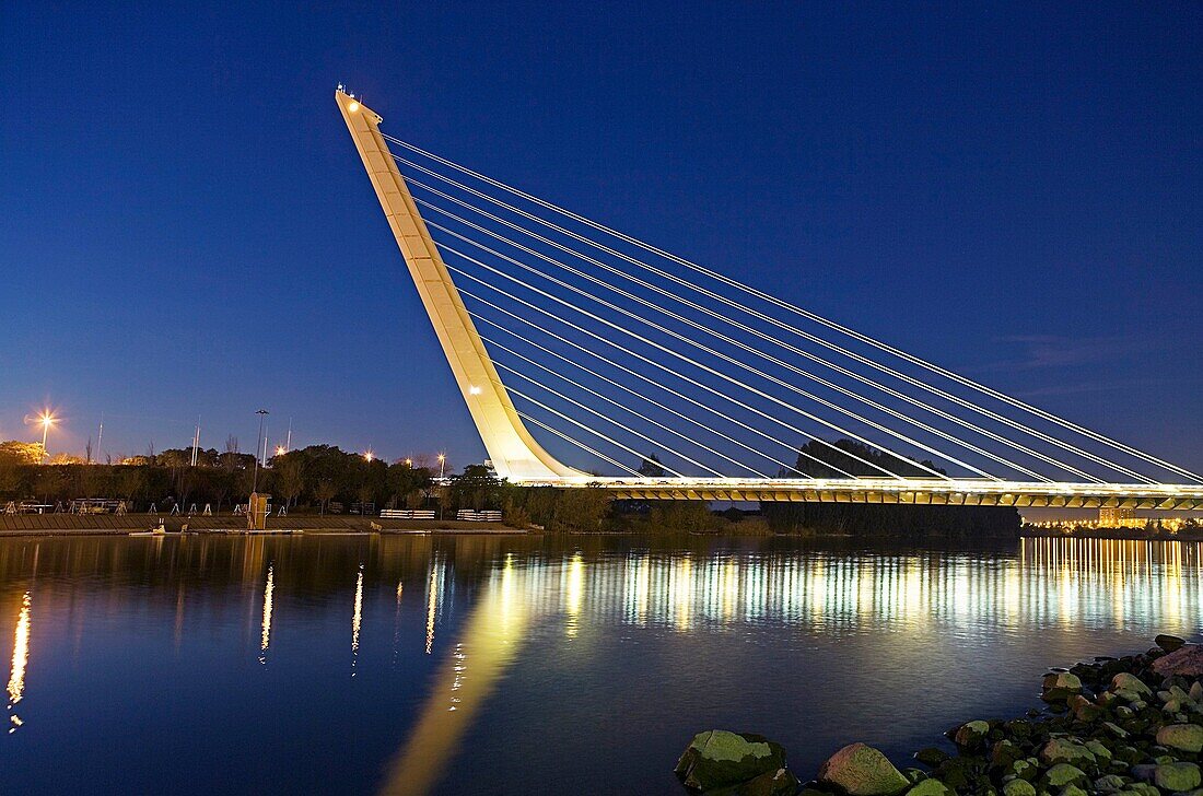 Bridge of the Alamillo in the river … – License image – 70315217 lookphotos