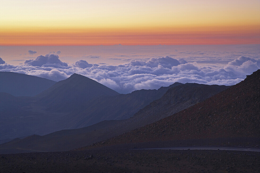 Sonnenaufgang auf dem Haleakala Vulkan, Insel Maui, Hawaii, USA, Amerika