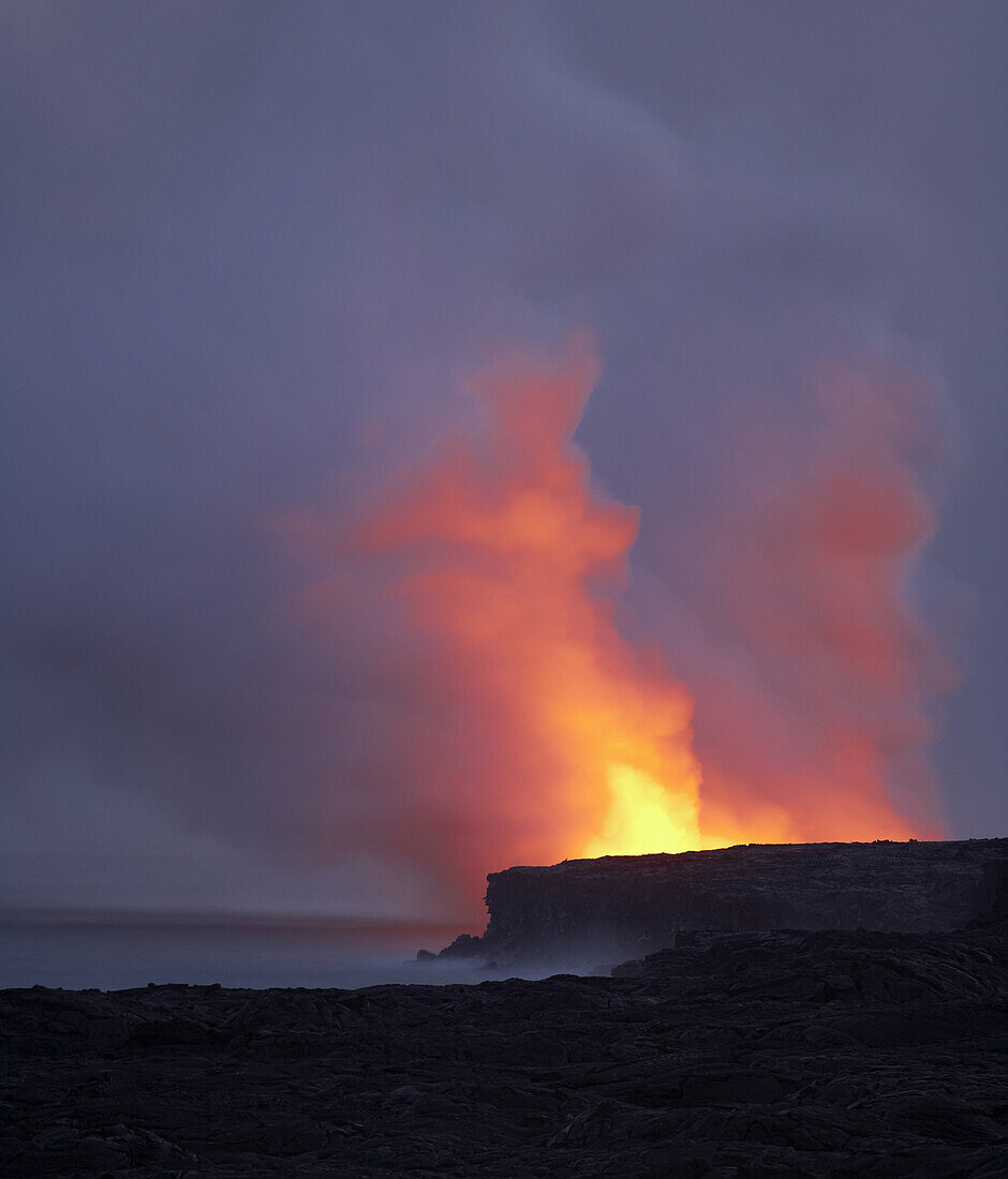 Smoking craters at the coast in the evening, Chain of Craters Road, Pu'u 'O'o, Big Island, Hawaii, USA, America
