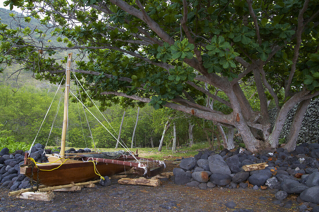Schiff beim Captain Cook Denkmal, Kealakekua Bay, Big Island, Hawaii, USA, Amerika