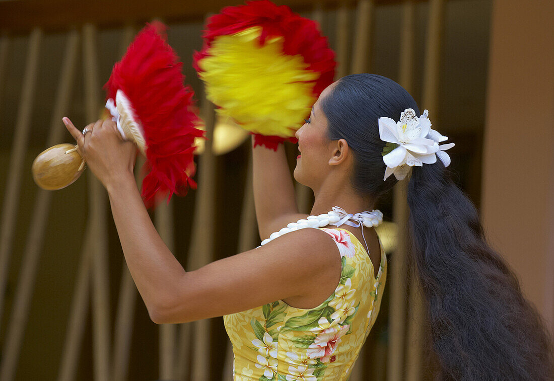 Einheimische Frau tanzt Hula, Oahu, Hawaii, USA, Amerika