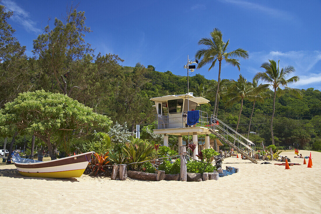 Lifeguard hut on the beach, Weimea Bay Beach Park, North Shore, Oahu, Hawaii, USA, America