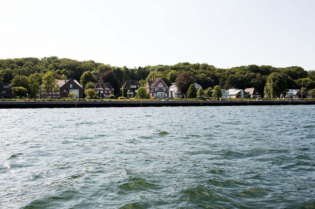 Häuser an der Kieler Bucht, Ostsee, Schleswig-Holstein, Deutschland