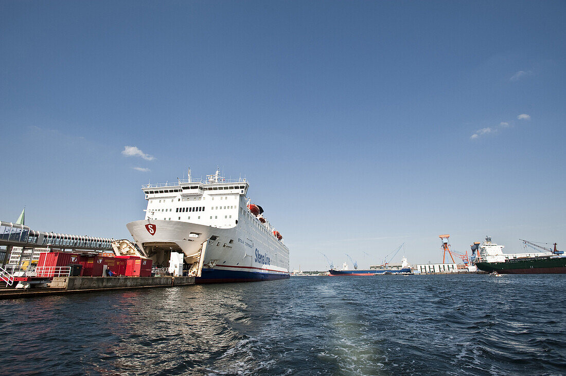 Fähre im Hafen, Kiel, Schleswig-Holstein, Deutschland
