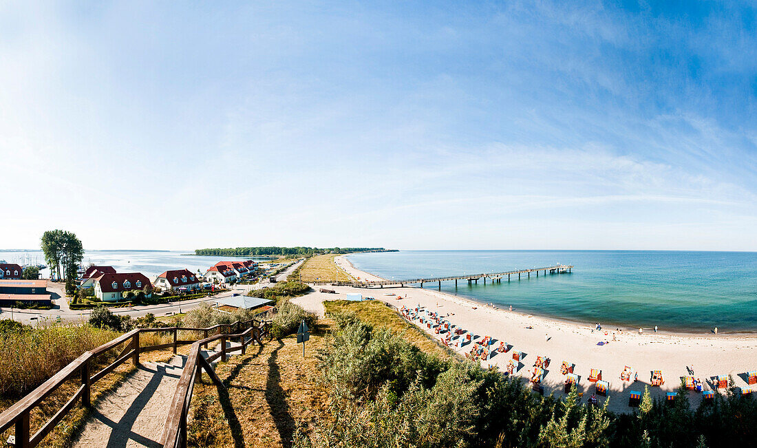 Sandy beach with pier, Wustrow Peninsula in background, Rerik, Mecklenburg-Vorpommern, Germany