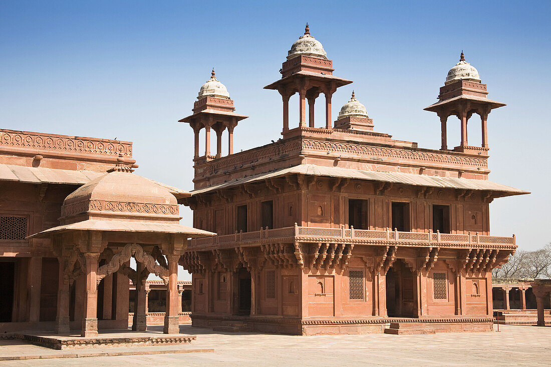Diwan-i-Khas, and The Treasury also known as Ankh Michauli on left, Fatehpur Sikri, near Agra, Uttar Pradesh, India