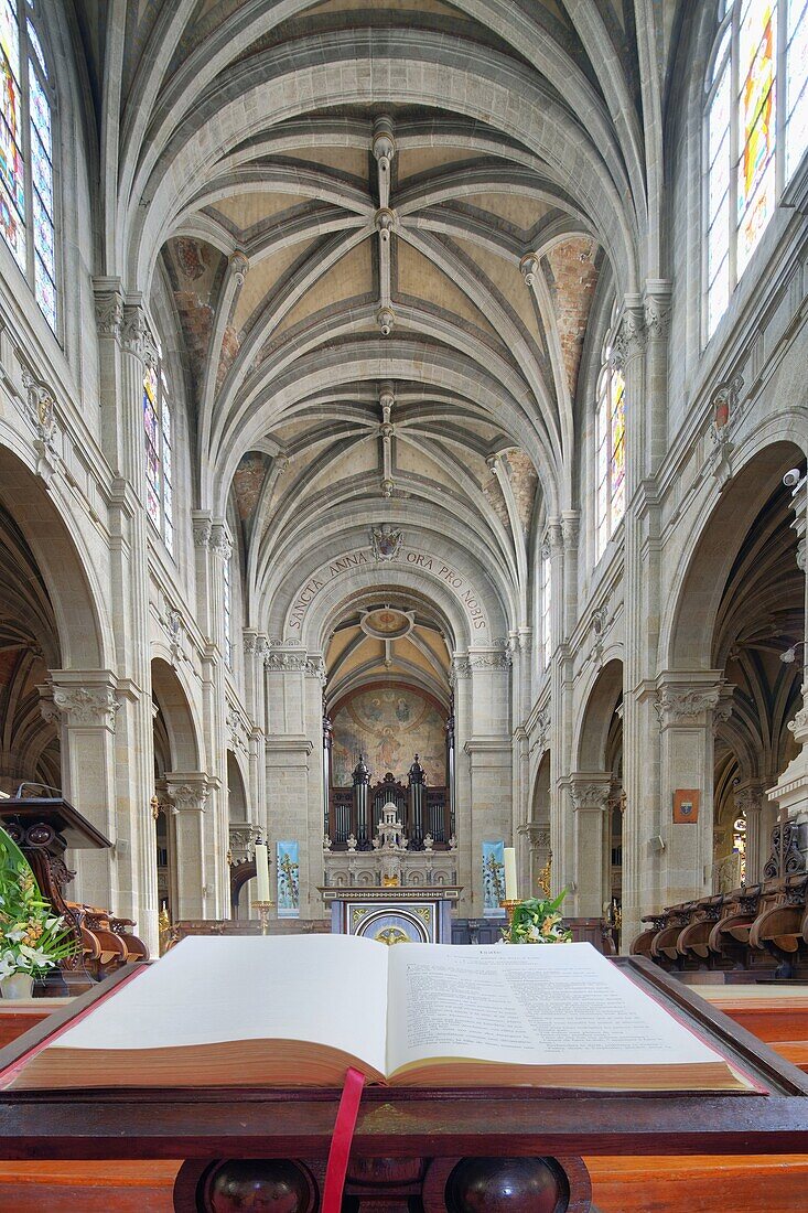 Interior of Sainte Anne Basilica, town of Sainte Anne d´Auray, departement of Morbihan, Brittany, France