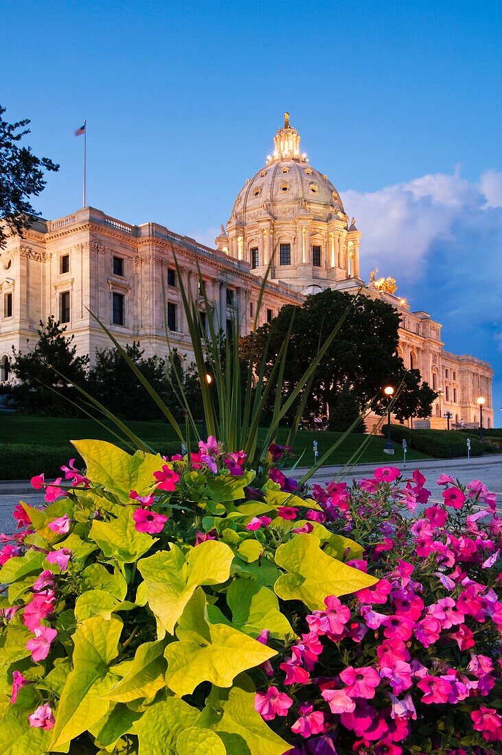 Floral display in front of the Minnesota State capitol building  The building was designed by Cass Gilbert  The unsupported dome is the second largest in the world, after Saint Peter´s  Work began in on the capitol in 1896, and construction was completed