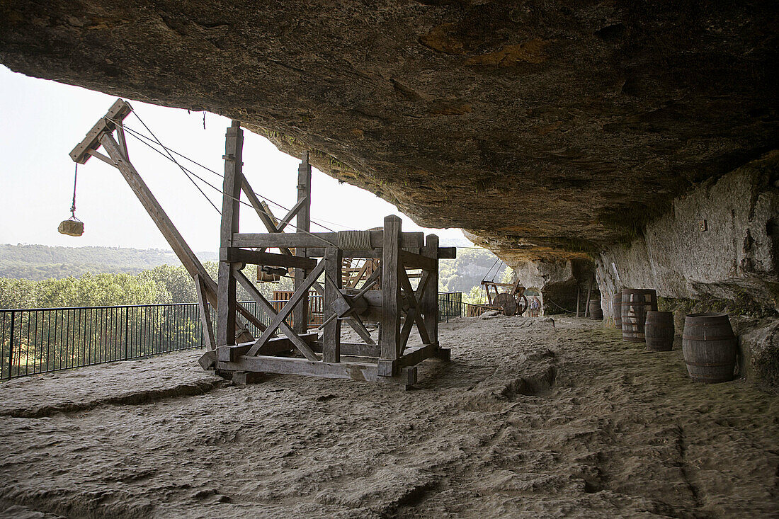 Roque Saint-Christophe, Peyzac-le-Moustier. Dordogne, Aquitaine, France