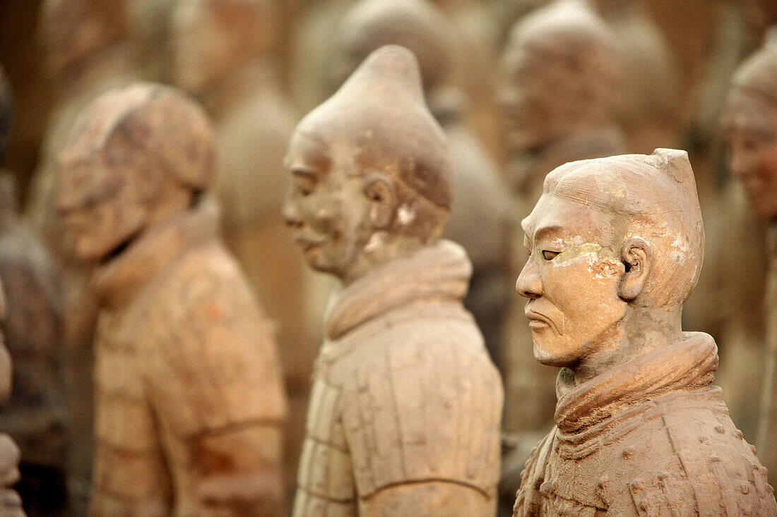 Archaeology, Army, Art, Arts, Asia, China, Color, Colour, Historic, Historical, History, Horizontal, indoor, indoors, interior, Line, Lines, Mausoleum, Mausoleums, power, Row, Rows, Sculpture, Sculptures, Selective focus, Shaanxi, Shanxi, Shensi, Sian, So