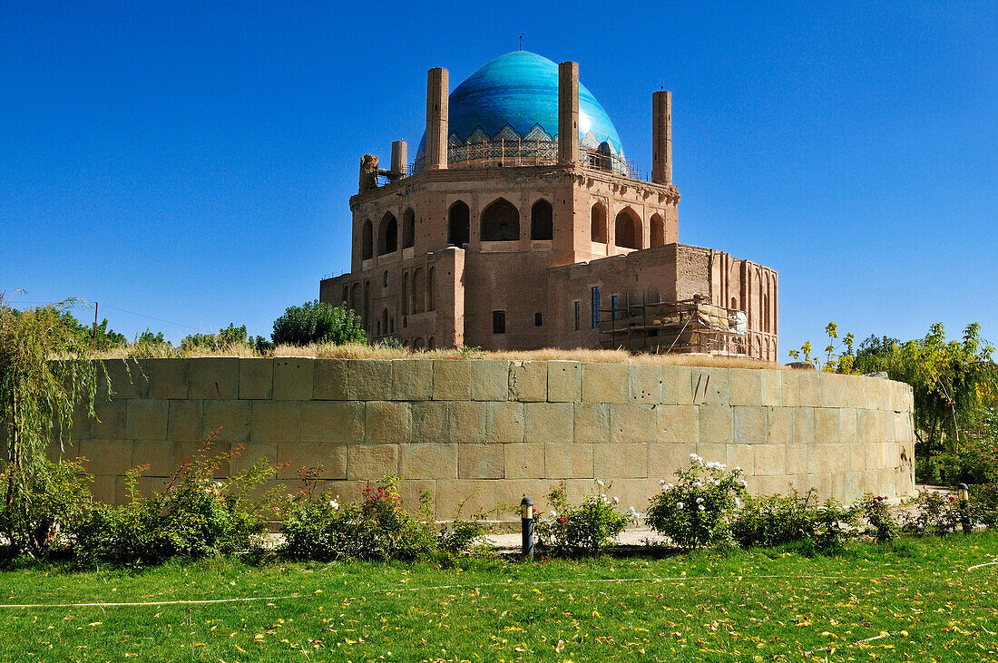 historic Mausoleum of Oljaytu, Soltaniyeh, UNESCO World Heritage Site, Persia, Iran, Asia