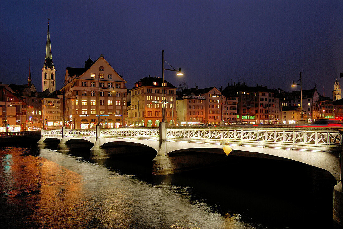 Alt, Anordnung, Architektur, Atmosphäre, Aufbau, Aufsatz, Aussen, Aussenseite, äusseres, Blau, Brücke, Brücken, Dämmerung, Denkmal, Draussen, Dunkel, Durchsichtig, Fluss, Gebäude, Himmel, Innenstadt, Licht, Linie, Nacht, Orange, Perspektive, Reihe, Rot, R