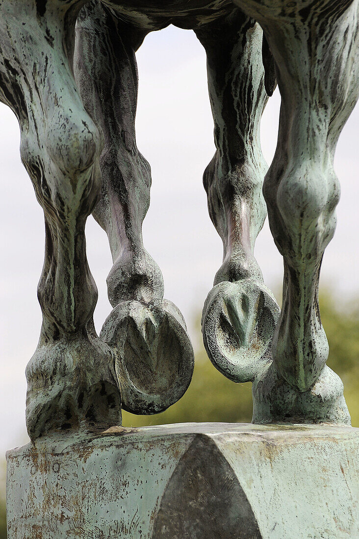 Animal, Art, Bronze, Expressive, Feet, Figure, Fixed, France, Gallop, Green, Hoof, Horseshoe, Immobile, Leg, Model, Motionless, Paris, Past, Paw, Realistic, Representation, Sculpture, Stand, Statue, Still, Stone, Tradition, Unmoving, XW6-892230, agefotost