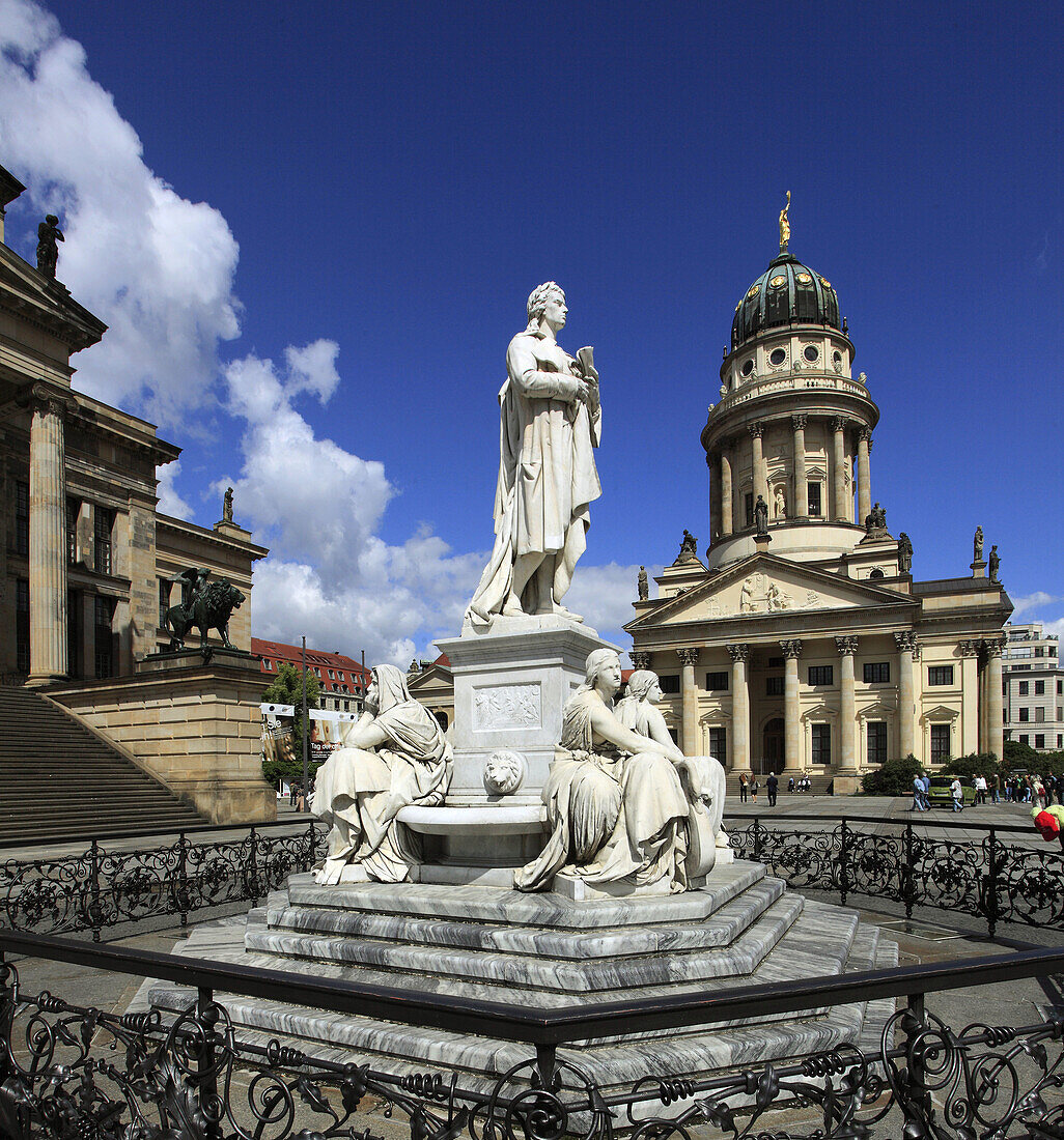 Germany, Berlin, Gendarmenmarkt, Schiller Monument, Franzözischer Dom