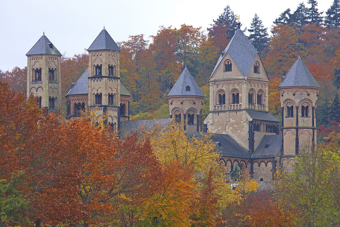 Abtei Maria Laach, Herbst, Ahrweiler, Eifel, Rheinland-Pfalz, Deutschland, Europa