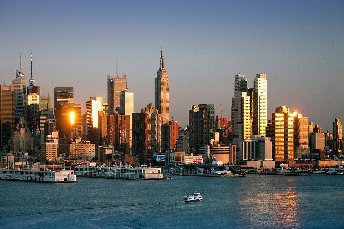 Midtown Manhattan skyline across Hudson River from New Jersey, New York City, USA