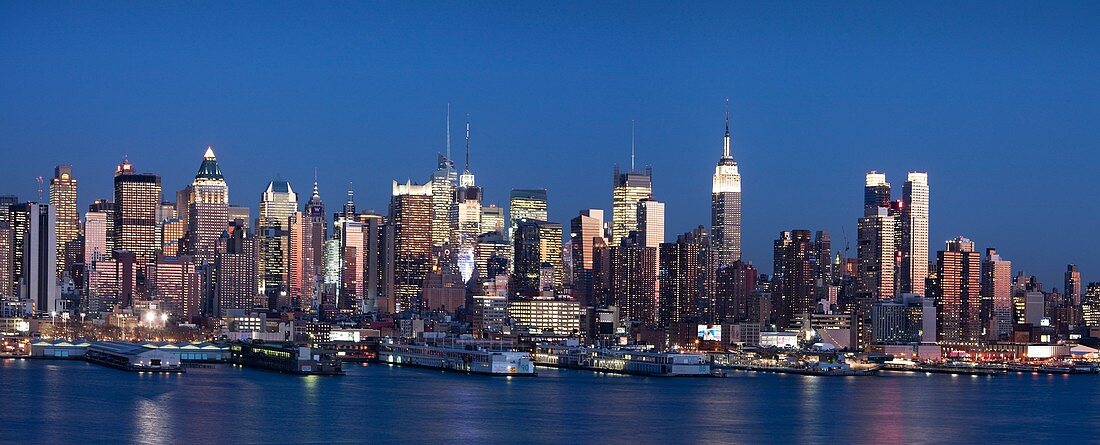 Panorama of Midtown Manhattan skyline across Hudson River from New Jersey, New York City, USA