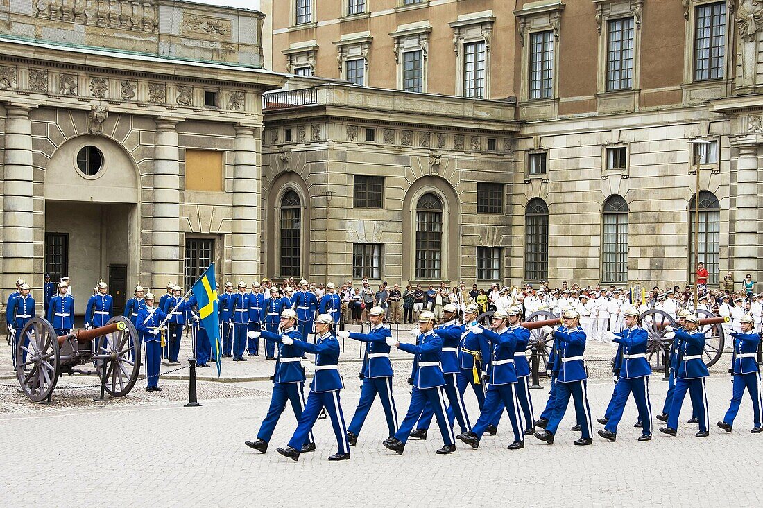 Changing of Guards ceremony, Royal Palace, Stockholm, Sweden (June 2009)