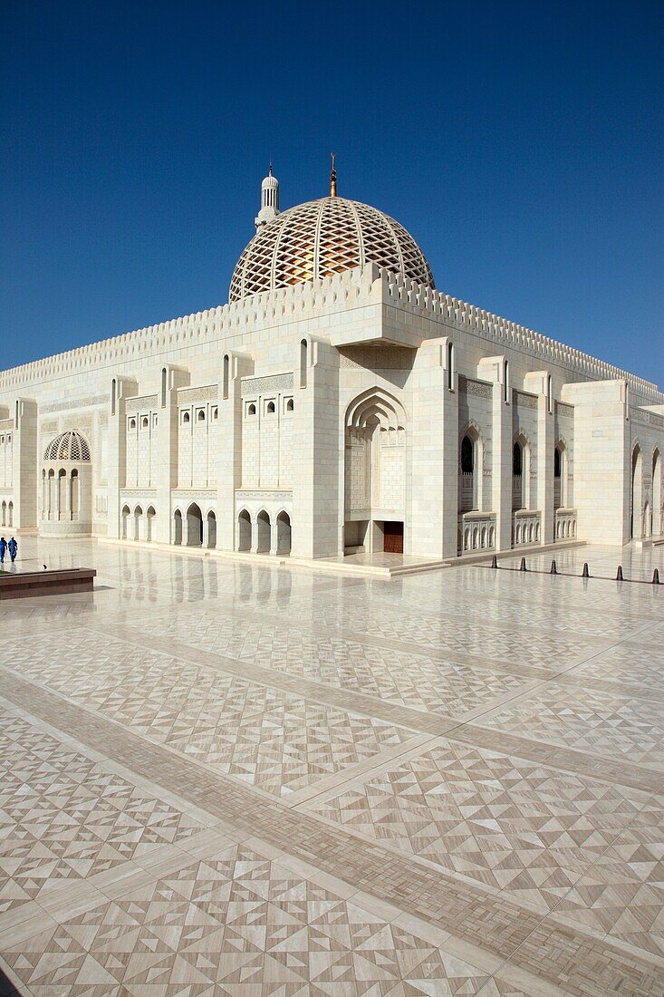 exterior view of Grand Mosque Sultan Qaboos, Muscat, Sultanat of Oman, Asia.